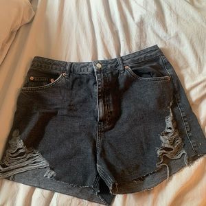 TOP SHOP DISTRESSED HIGH WAISTED SHORTS- 12